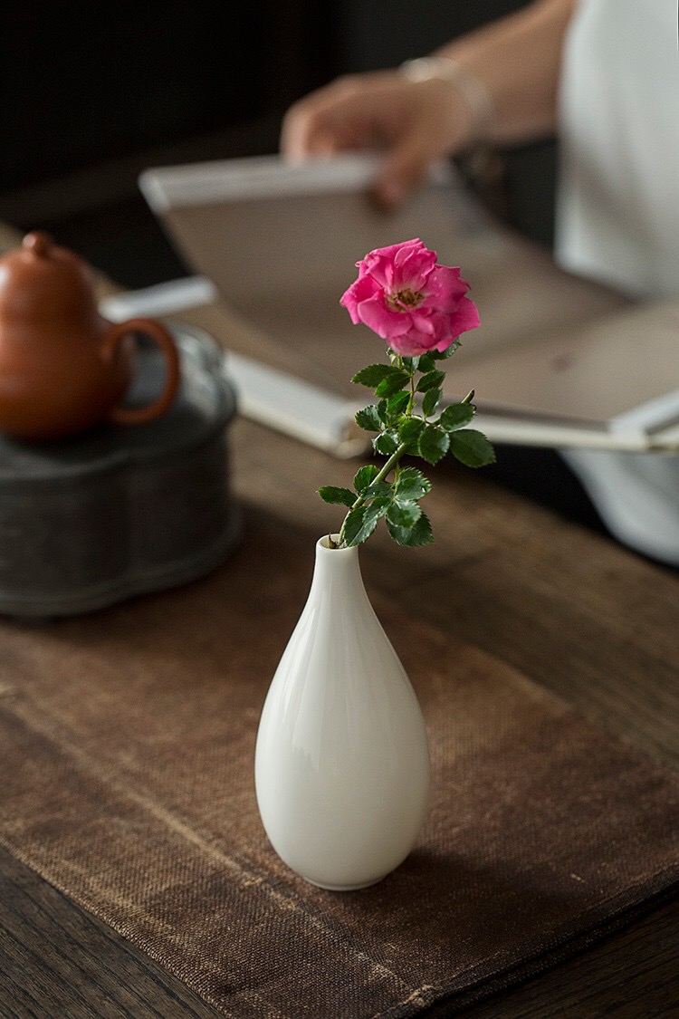 Dehua white porcelain floret bottle furnishing articles of Chinese style living room flower flower arranging ceramic kung fu tea accessories zero with the tea taking