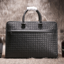 2022 New Mens Briefing Leather Woven Handbag Business Computer Bag Fashion Single Shoulder Slipper Mens Bag