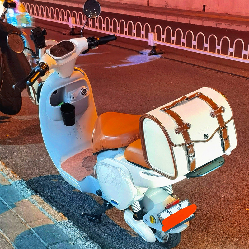 复古风潮来袭！摩托车尾箱包电动机车皮尾箱125la踏板后尾包备箱通用，你的摩旅新搭档！