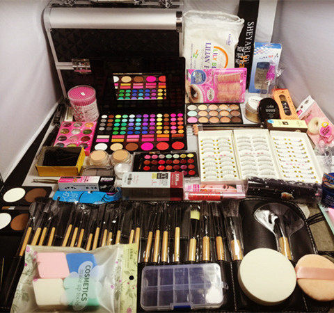 Specialization Makeup Artist Color Makeup Suit Cosmetics Beauty Cosmetic Tools Complete Portfolio Bridal Photo Gallery Stage and Makeup Performance