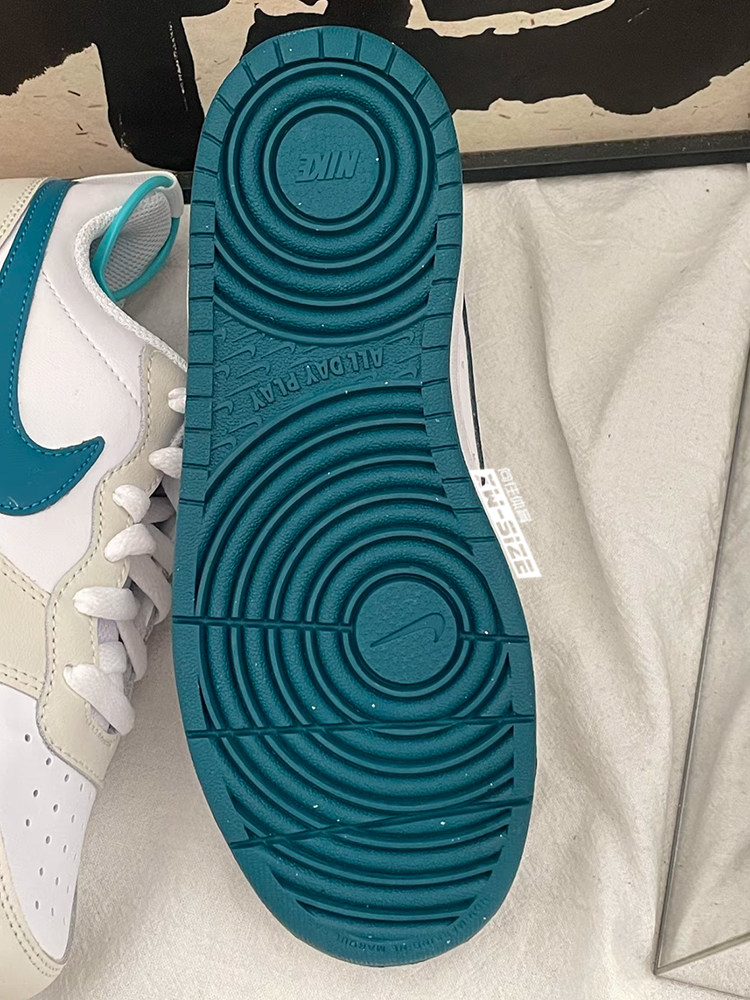 обувь на тонкой подошве ( для скейтборда ) 向往体育nike耐克court新款春夏女子小dunk小空军板鞋 hv1804-121