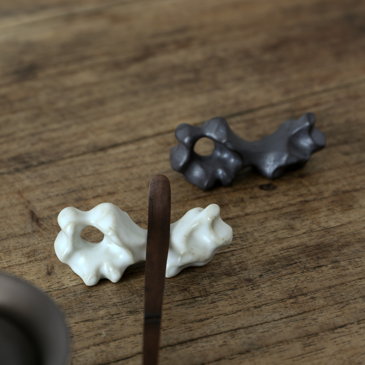 Jingdezhen Handmade White Taihu Stone Ceramic Small Orders Creative Pen Holder Chopsticks Chopsticks for Tea Ceremony Orders