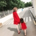 AM Sauce Mom Beauty! Váy tua rua màu đỏ mới 2018 được gia đình trang bị cho bé gái mùa hè quần áo cho bé Trang phục dành cho cha mẹ và con