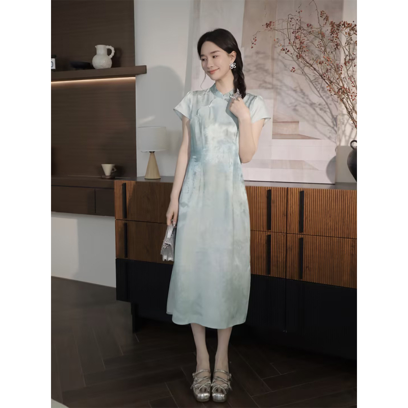 Qiu Yingying's 100% Mulberry Silk Tie-Dye Mulberry Satin Bias-Cut Buttoned Dress Qiu Yingying's 100% Mulberry Silk Tie-Dye Mulberry Satin Bias-Cut Buttoned Dress