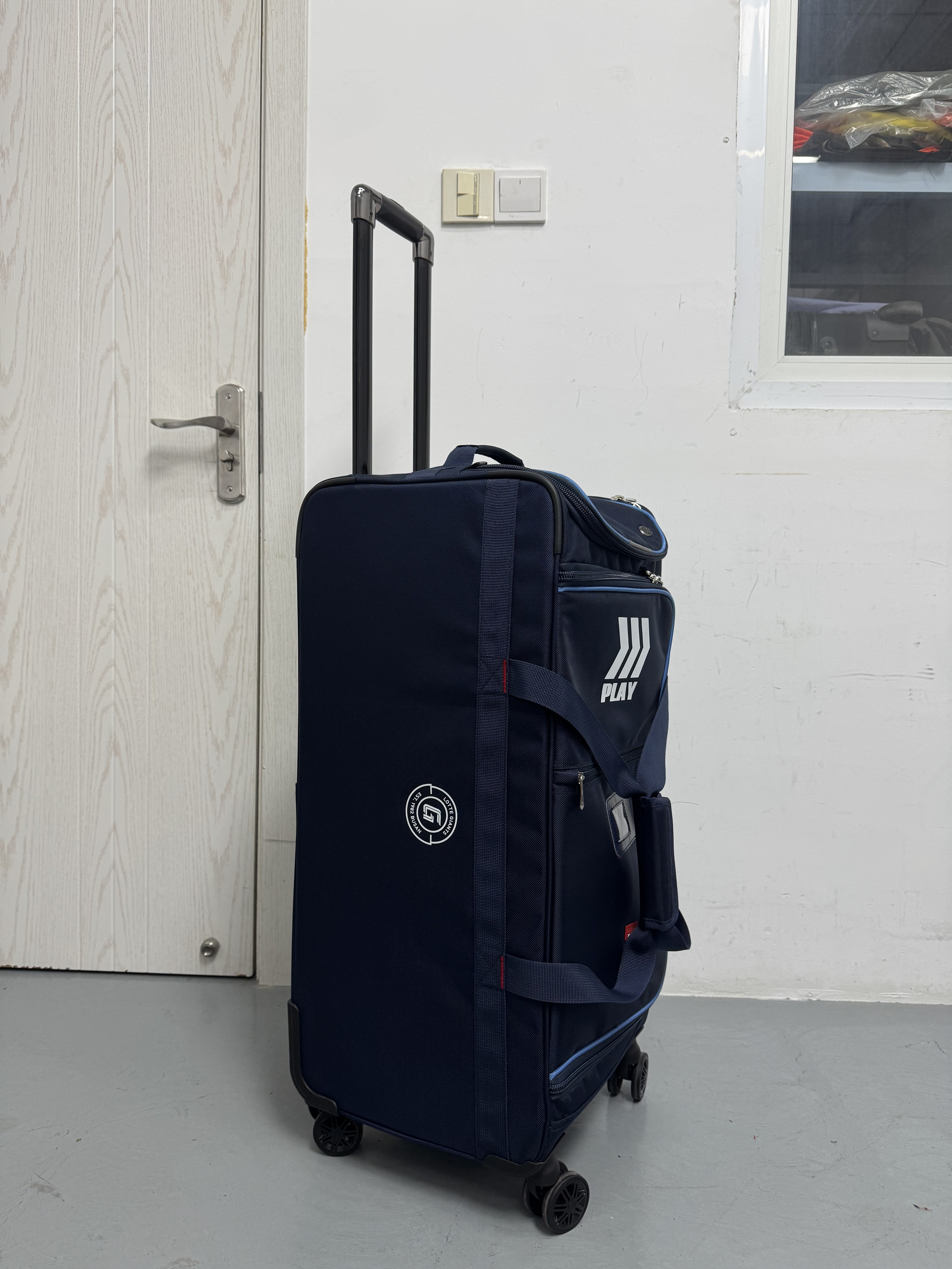 2024年天津新款Bauer鲍尔拉杆冰球包：如何选最合适的儿童青年成人装备？