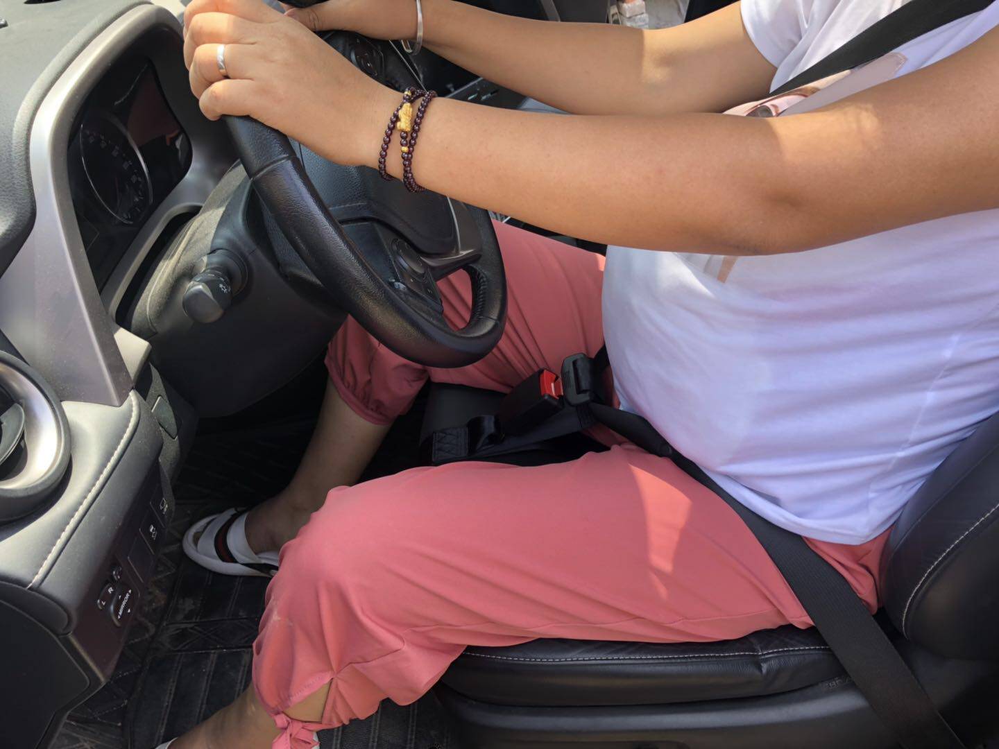 Pregnant woman seat belt car seat installation belly support belt no additional buckle anti-strain belt pregnant woman belt