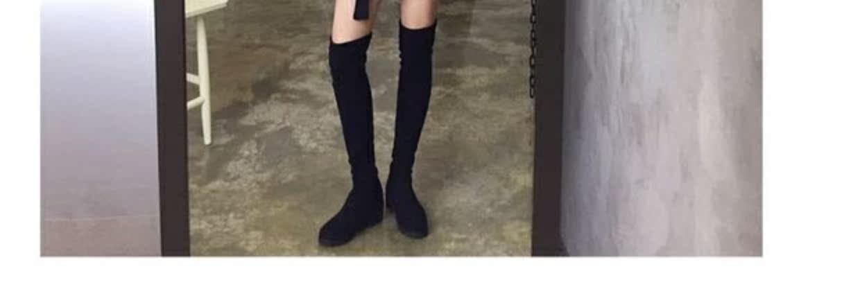 Kết hợp bốt dài với quần áo dày, áo khoác len ngắn hoa nhỏ mùa thu và mùa đông mẫu mền cộng với nhung nữ mùa đông áo măng tô nữ