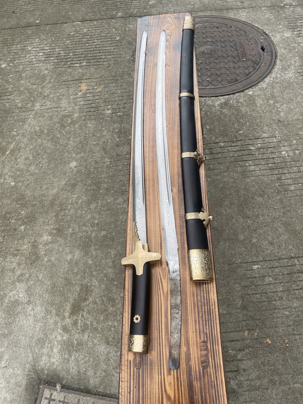 Longquan Yaoyu Imitation Yuan-Style Long Curved Sword, Hand-Forged Cold Weapon with Integrated Dragon Bone and Wide Handle, Film Prop, Unsharpened