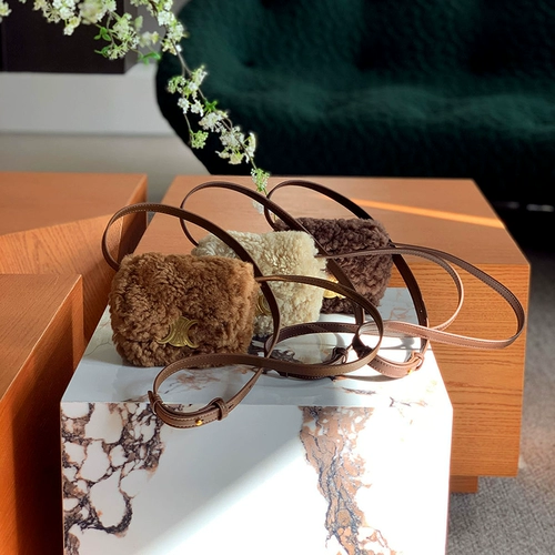 Помада, маленькая небольшая сумка