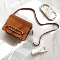 Маленький, коричневый