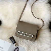 Маленький серый