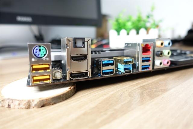 CPU+显卡双水冷，打造光污染主机