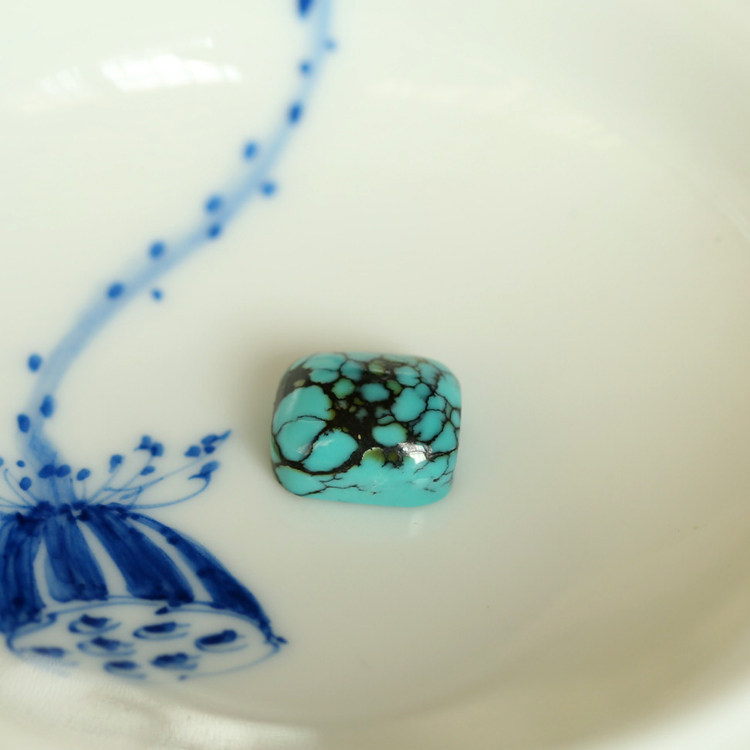 Porcelain Glazed Grade Natural Raw Mine High Porcelain Green Pine Stone Mesh Flowers Princess Square Ring Surface Studded 18k gold can be made a ring