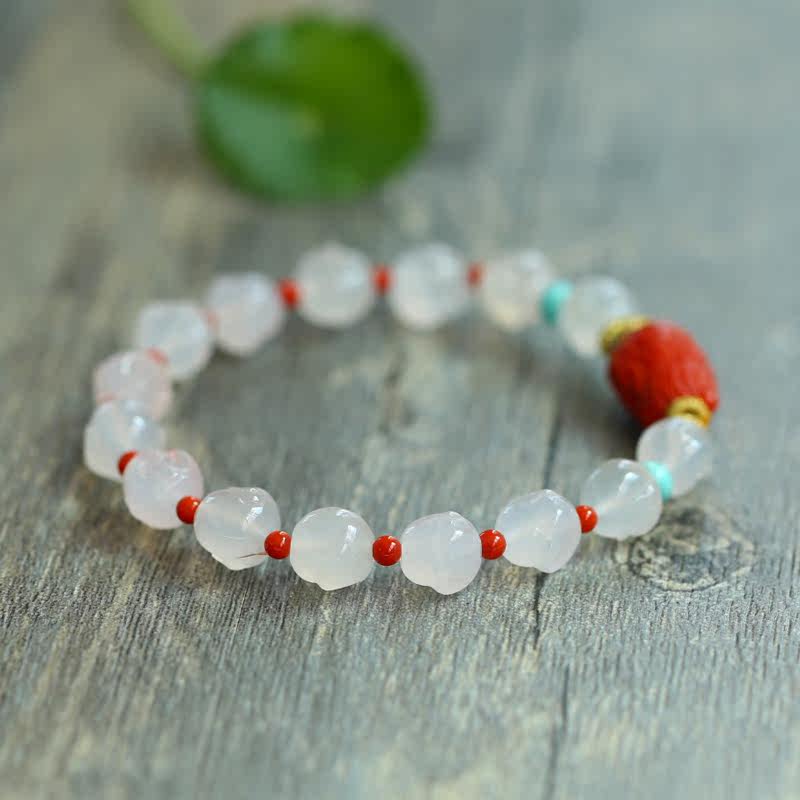 Natural South red Manau lychee frozen ice floating in a woman's style laughing Little Buddha's original design handstring vintage kitten