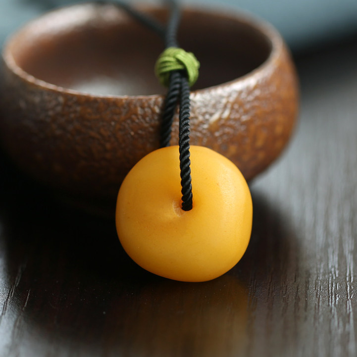 Natural Old Nectar Wax Safe Button Pendant Pendant male and female style Antique Orange Peel fun hanging pendant handwoven hanging rope