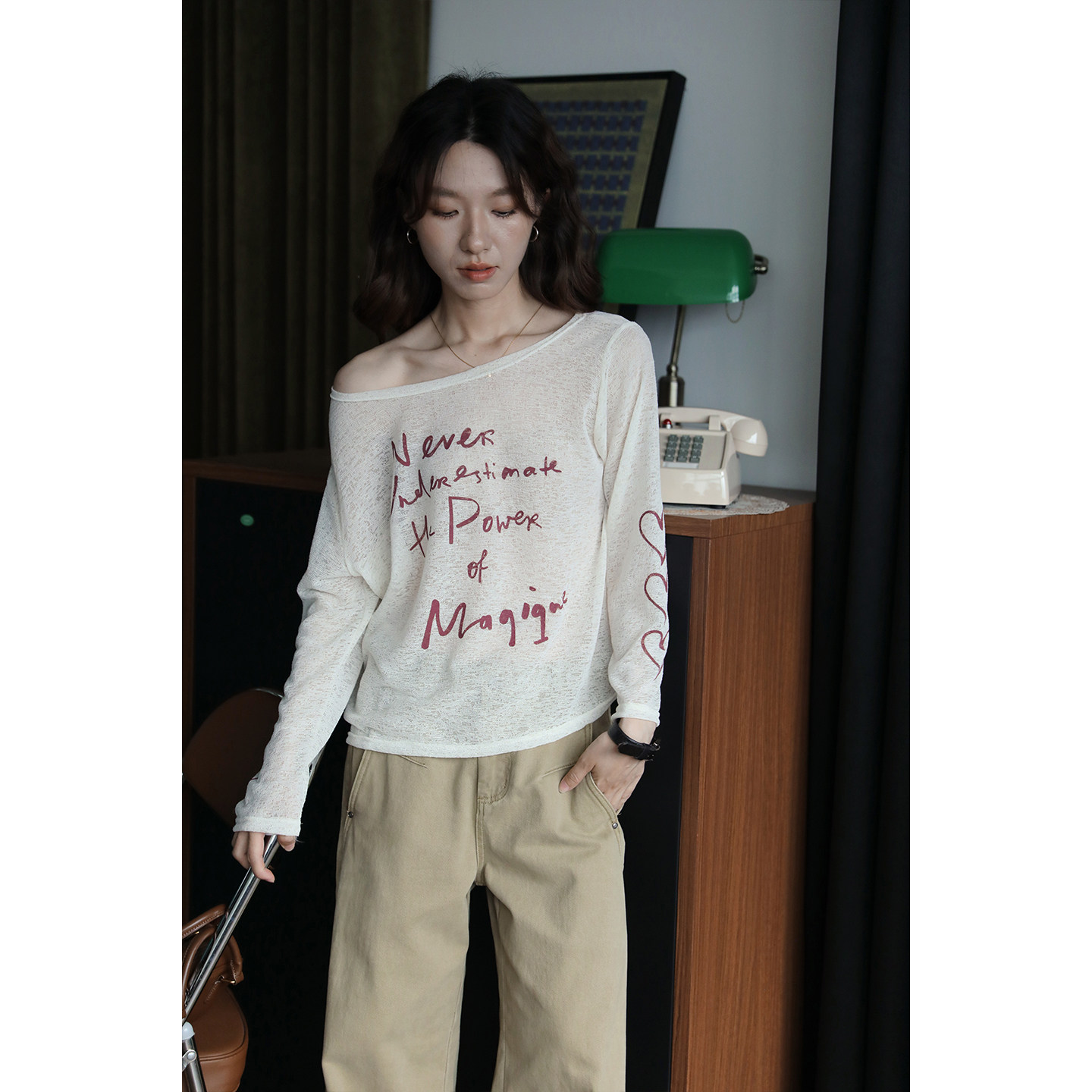 《4月25号》早上10点新款上架 { 买一送一}防晒衣通勤显瘦小众T恤