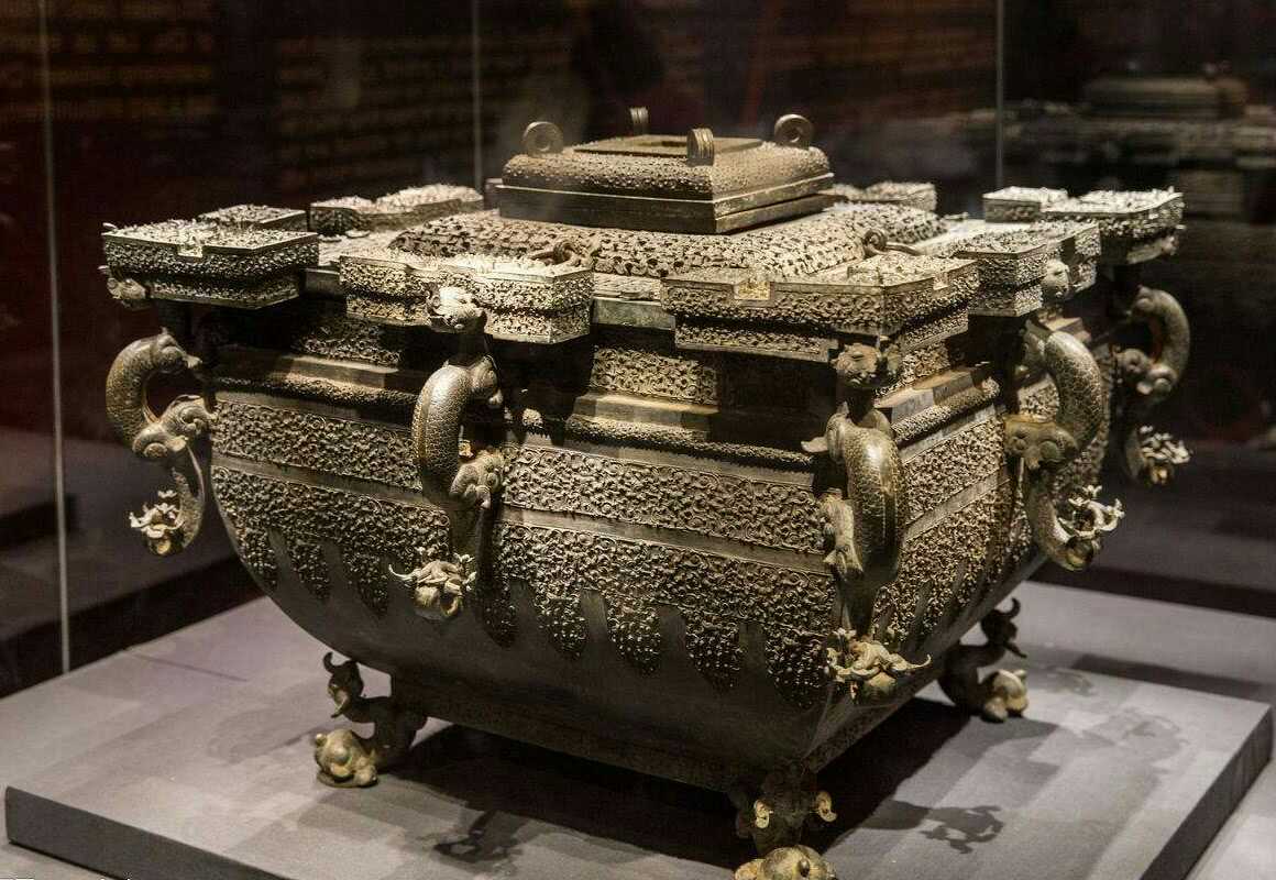 Antique bronze Bingjian Ancient containers for ice wine Zeng Hou Yi Bingjian Ice Jian, the originator of Chinese refrigerators