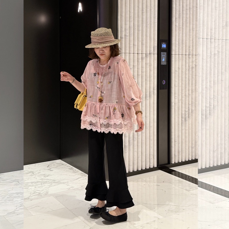 Ydfstudio Niche Brand【Understated Charm】European-Style Heavy-Duty Lace Patchwork Design Fashionable Slimming Top