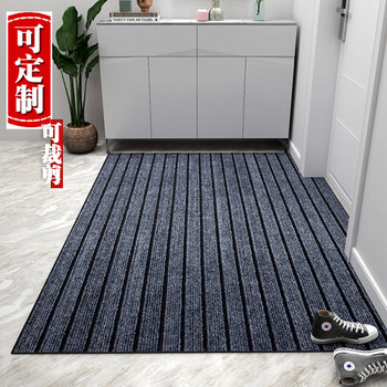 Non-slip, stain-resistant and cuttable door mat