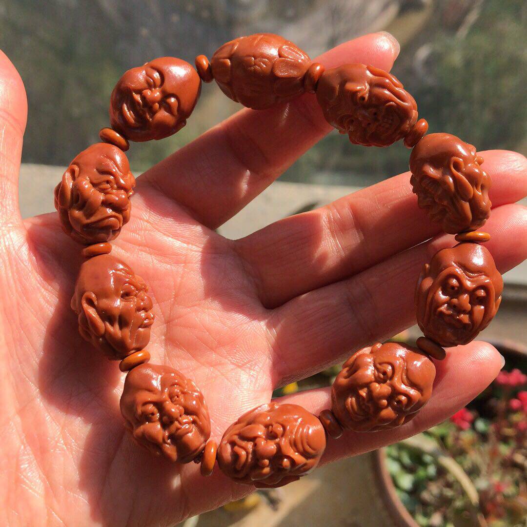 Wen played a string of male olive nucleus string double sides of 18 Luhan string olive core carved Rohan handicraft