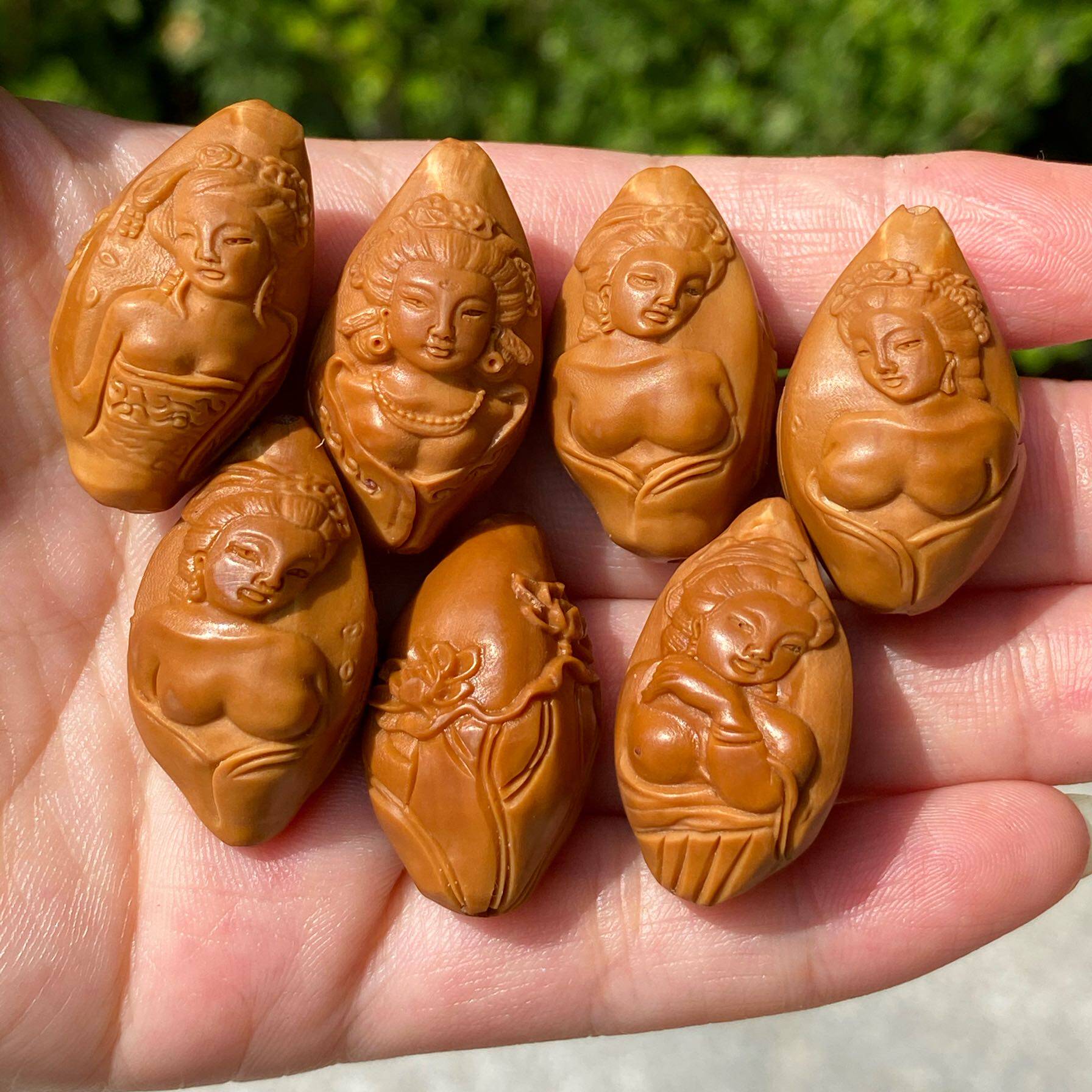 Olive nuclear sculptor string Beauty out of the bath lotus teenage girl out of a lotus hand stringing a woman