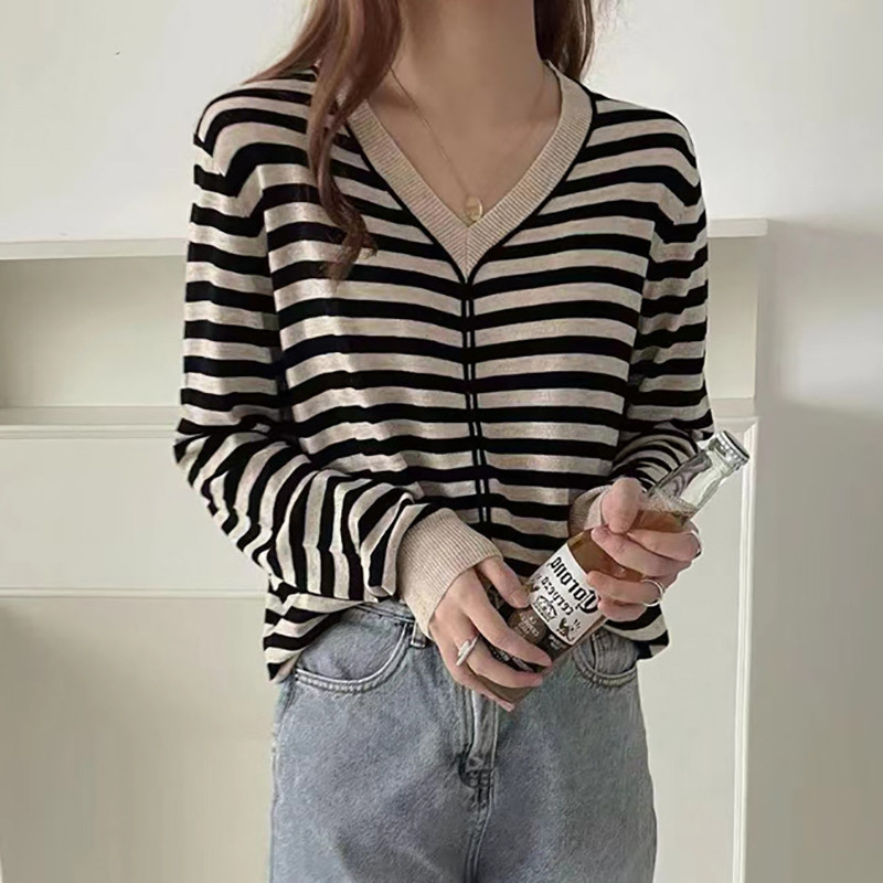 Nursing clothes autumn and winter going out fashion nursing clothes slim V-neck striped long-sleeved sweater loose medium-length version