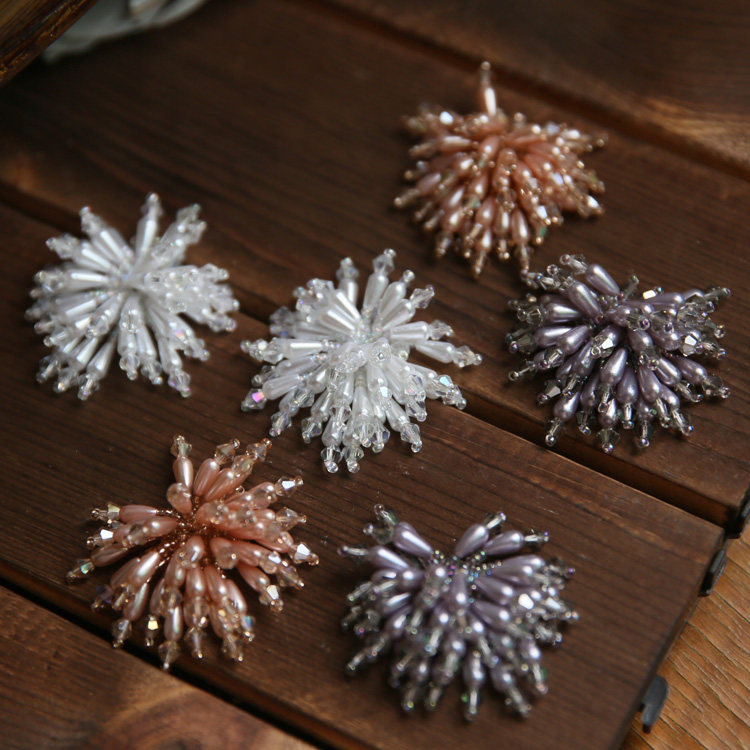 Hand-beaded crystal pearl flower plate clothing accessories DIY bag shoes decoration accessories with holes at the bottom for hands