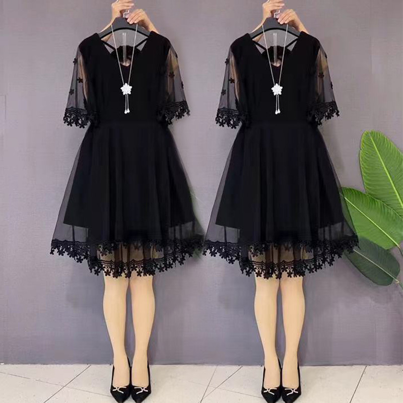 Plus-Size Women's Elegant and Slimming Black Mesh Dress with a Gentle Style, Summer Wear, Large Size, High-End Feel, V-Neck, Short-Sleeved Dress for Women