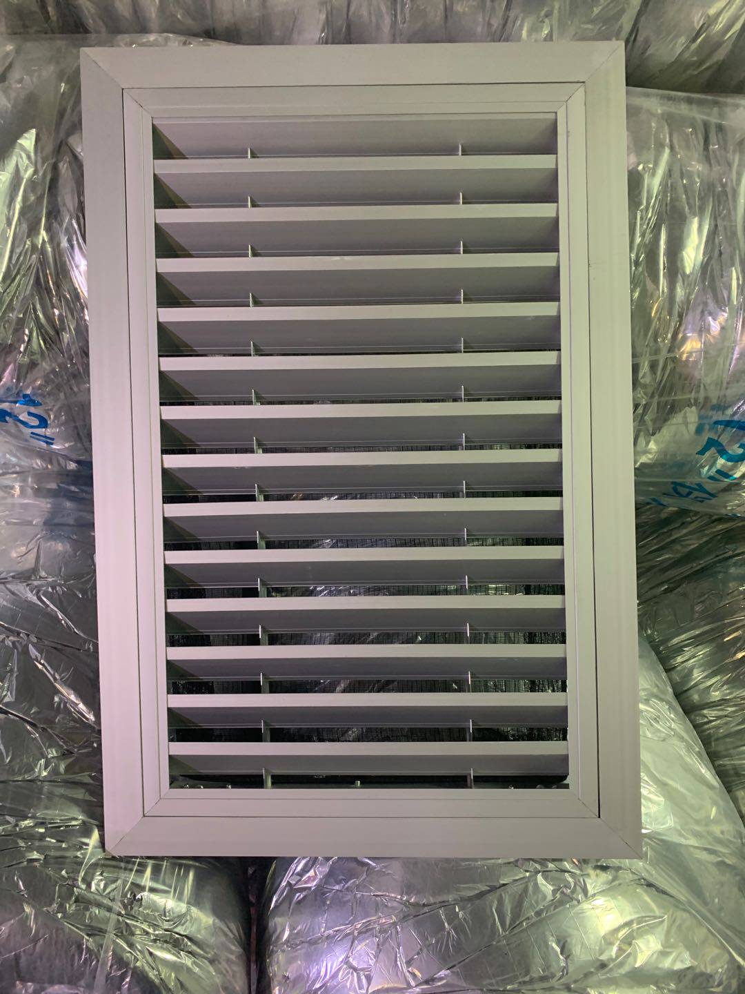 Set to be central air conditioning back to air port purifying workshop return air shutter return air column louvre with insect repellent net louvre