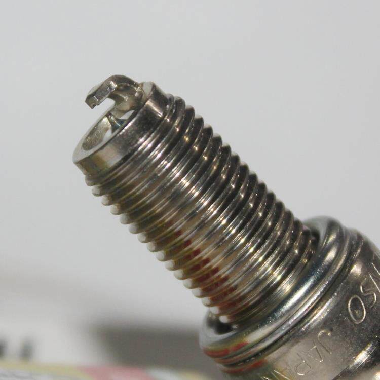 Electric hybrid Iridium spark plug IU22 IU24 IU27 IUF22 IY24 IUH24 for Huanglong GW250