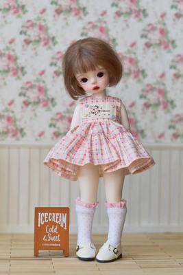 taobao agent Spot BJD 6 -point 6 -point Yosd small cloth BLYTHE doll vest skirt grid bears cute