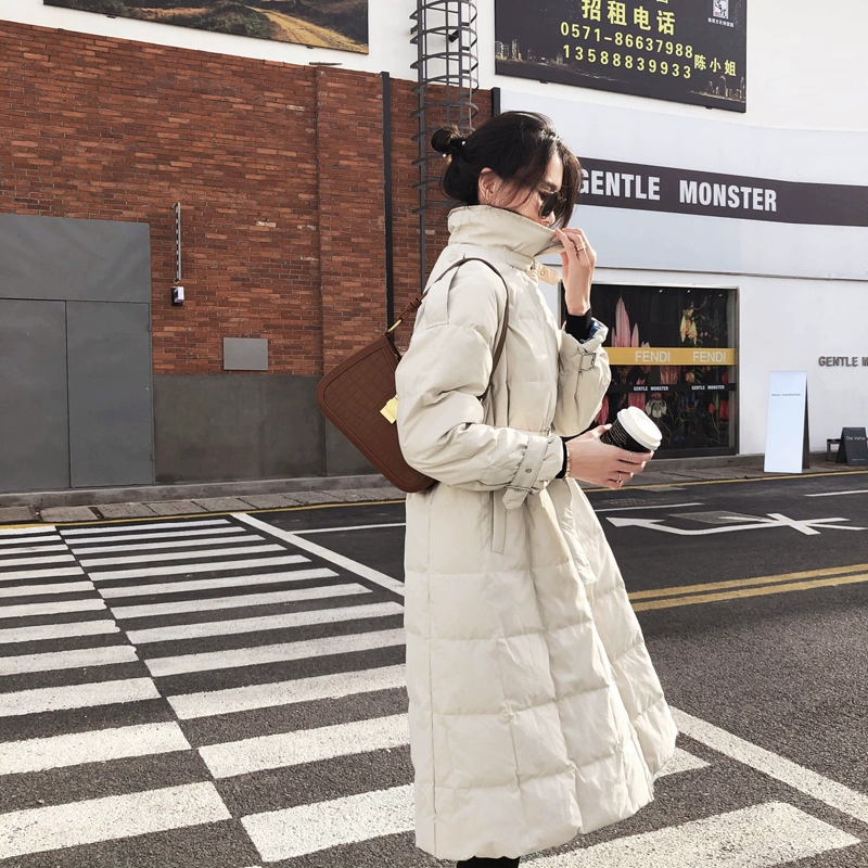 Đầm xòe trắng nhẹ nhàng và xòe xuống áo khoác nữ dài giữa phiên bản Hàn Quốc của dây thắt lưng lỏng 2019 áo khoác cotton mới mùa đông 2019 - Xuống áo khoác