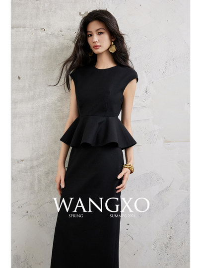 Wangxo｜Heavyweight Double-Sided Pique Woven Fabric｜Hepburn-Style Waist-Cinching Umbrella-Shaped Top & High-Waisted Skirt Set