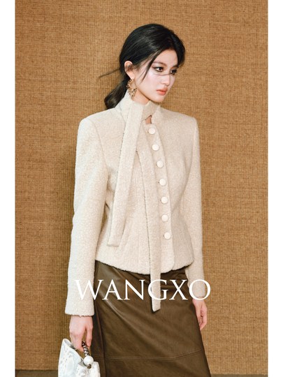Wangxo｜Silk-Like Curly Texture Woolen Fabric｜Warm Ribbon Stand Collar Waist-Cinching Straight Shoulder Elegant Short Coat