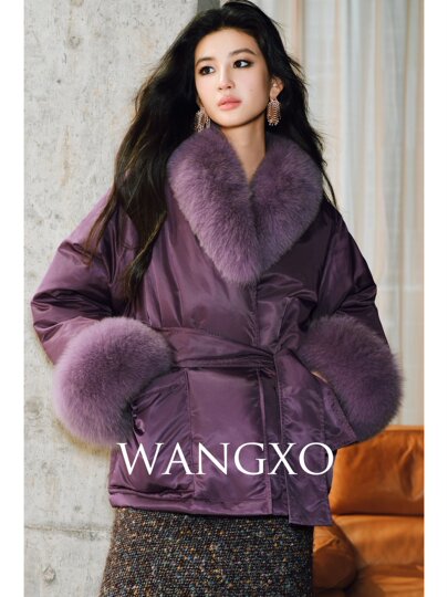 Wangxo｜Highly Fluffy Hungarian 90 White Duck Down｜Detachable Fox Fur Collar｜Waist-Cinching Short down Jacket