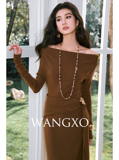 Wangxo[01/20 20:00Pm New Arrival 5% off]Mousse Cashmere Dress with Pin Decoration and Patchwork