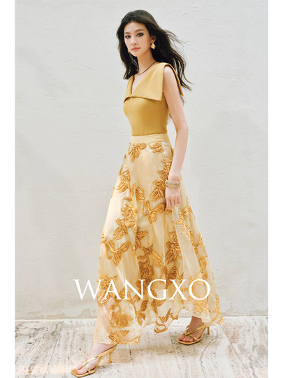 Wangxo｜Cotton Gauze Crepe Satin with Three-Dimensional Color Treatment｜Imaginative Floral Hand-Embroidered Belt｜Gorgeous Large A-Line Skirt