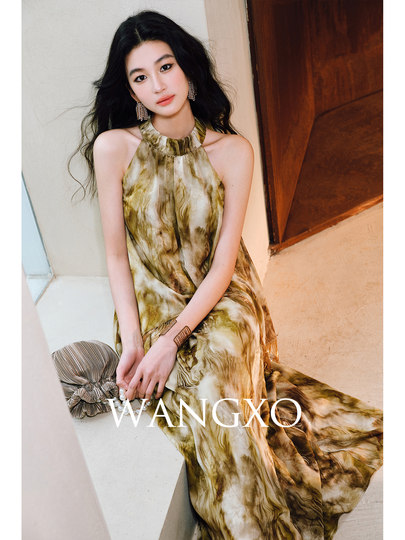 Wangxo｜Oil Painting-Like Gorgeous Satin Jacquard｜Beaded Tassel French and Italian Romantic Off-Shoulder Halter Dress
