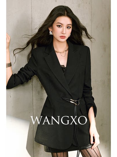 Wangxo｜Shimmering Silk Wool｜Metal Buckle Belt, Notched Lapel, Structured Shoulder Silhouette, Waist-Cinching Blazer