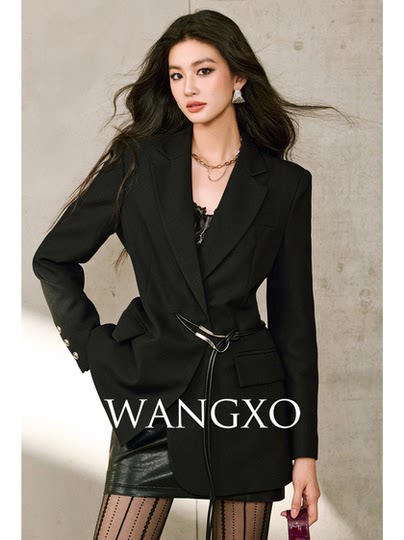 Wangxo｜Shimmering Silk Wool｜Metal Buckle Belt, Notched Lapel, Structured Shoulder Silhouette, Waist-Cinching Blazer