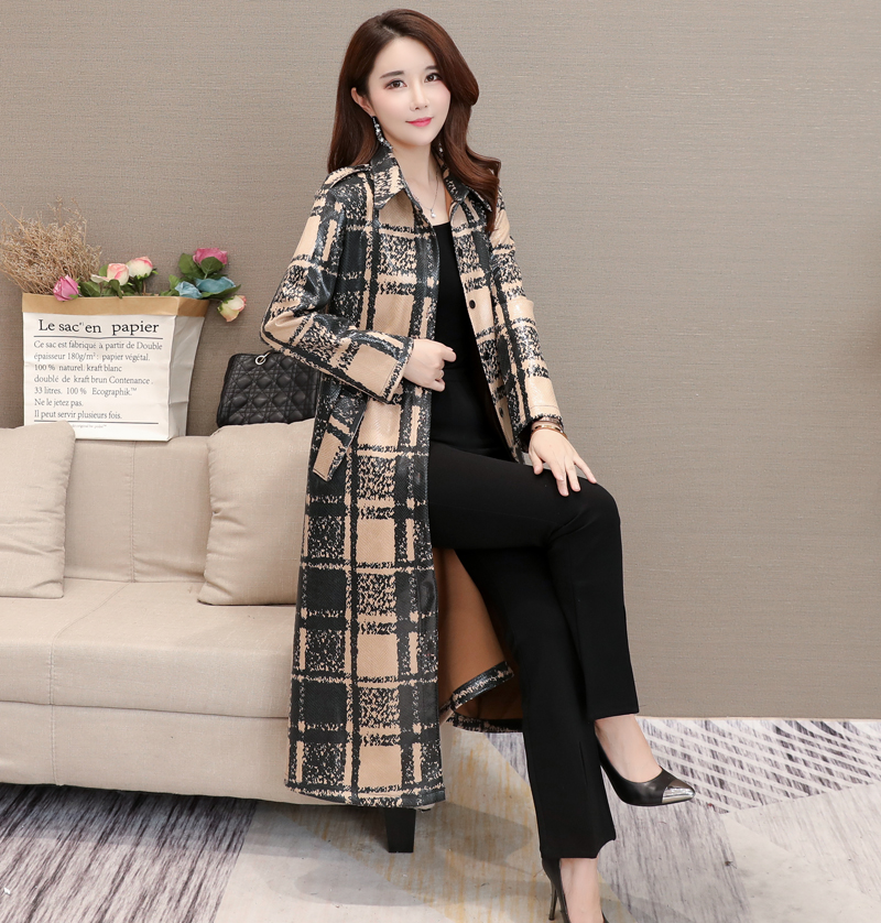 Mùa thu mới khí dài áo gió eo biến mẹ tải cổ áo cỡ lớn đầu gối in áo dài tay áo mỏng quần áo cho người trung niên