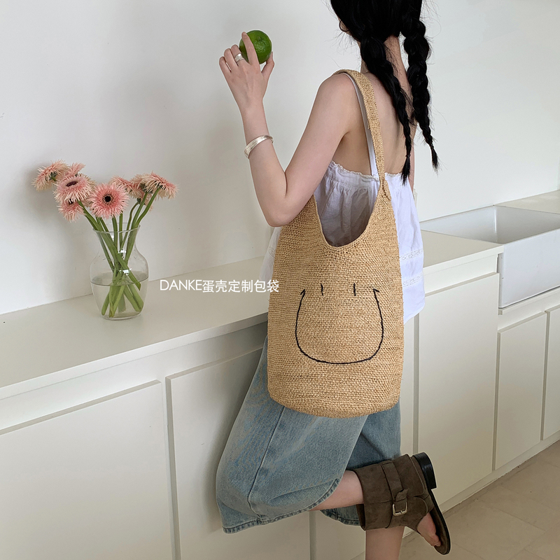 Raffia Cute Smiling Face Hand-Embroidered Bucket Woven Bag Large Capacity Korean Style Casual Vacation Single Shoulder Straw Bag Raffia Cute Smiling Face Hand-Embroidered Bucket Woven Bag Large Capacity Korean Style Casual Vacation Single Shoulder Straw Bag