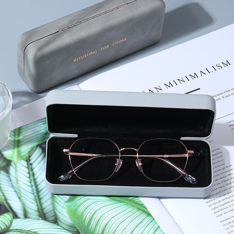 High-End Portable Anti-Pressure Eyeglass Case for Men, Minimalist Japanese Style, Suitable for Myopia and Sunglasses, Unisex Storage