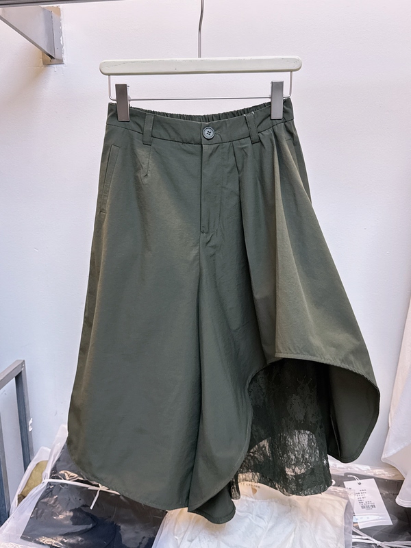 High-End European Style Elastic High-Waisted Lace Patchwork Capri Pants for Women, 2026 New Summer Thin Irregular Mid-Length Pants High-End European Style Elastic High-Waisted Lace Patchwork Capri Pants for Women, 2026 New Summer Thin Irregular Mid-Length Pants