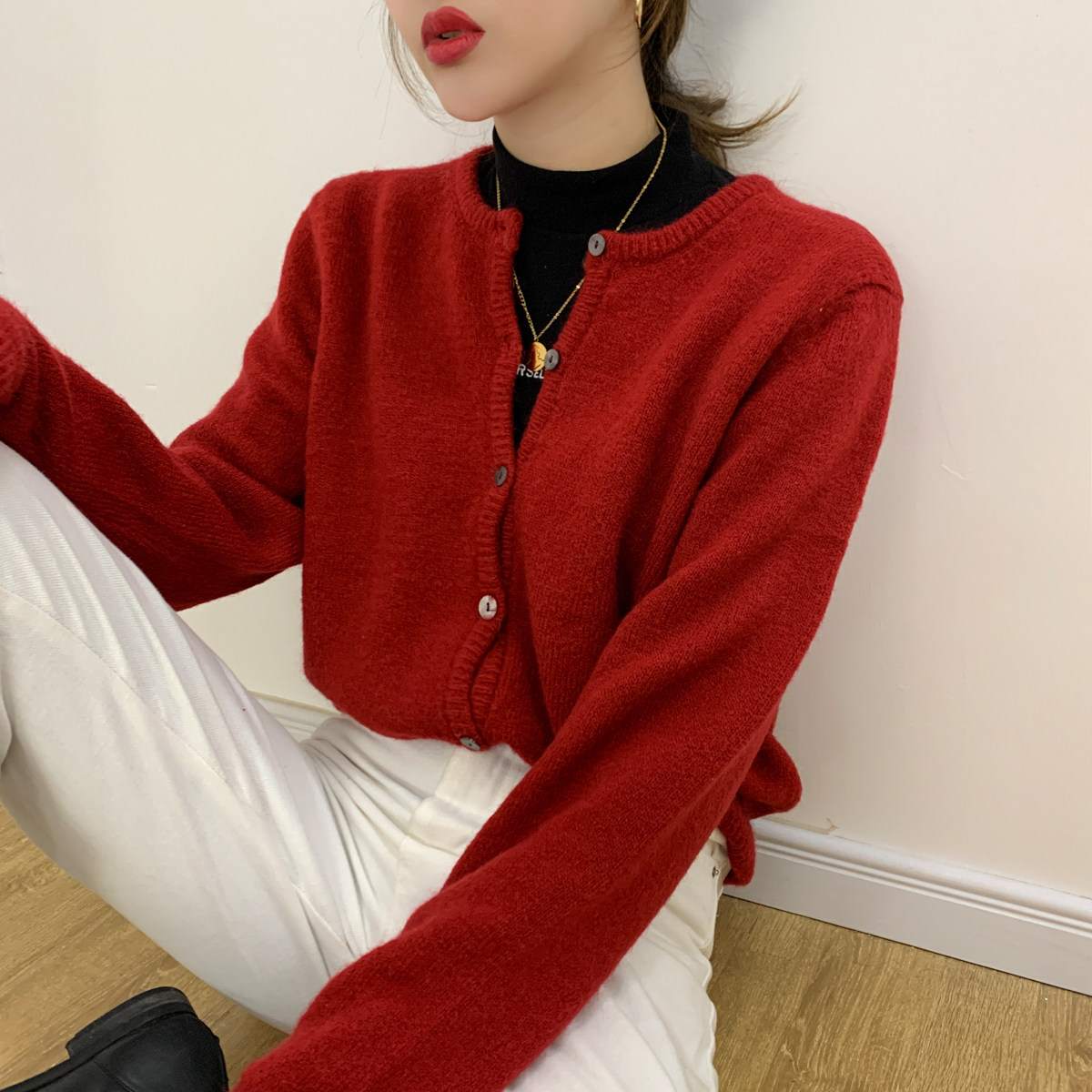 New Year's blouses outside wearing red sweater women 2022 new autumn and winter thickened round neckline knit cardiovert short version cardiovercoat jacket