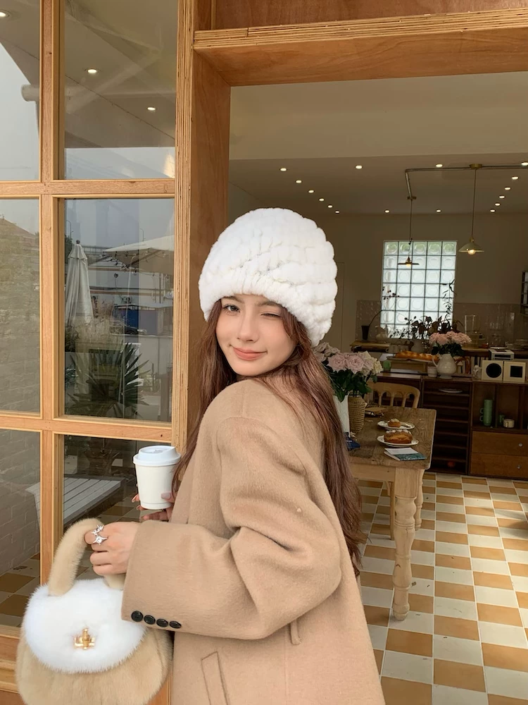 Keep warm knitted knitted hat with hood, increased thickness
