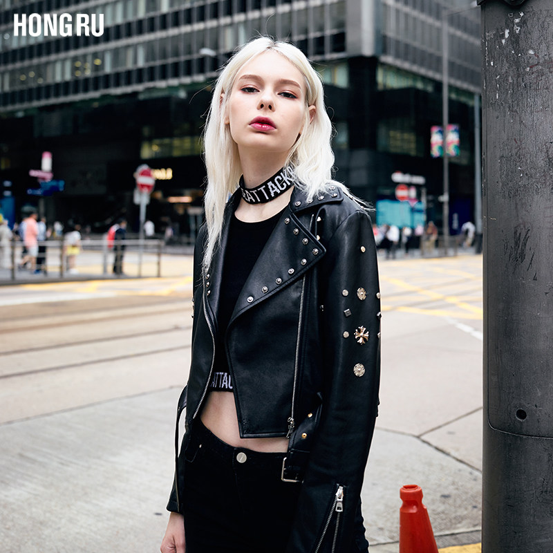 2017 mùa xuân và mùa thu new pu leather của phụ nữ áo khoác nhỏ ngắn xe gắn máy áo khoác da đinh tán đen Slim Hàn Quốc phiên bản của hoang dã