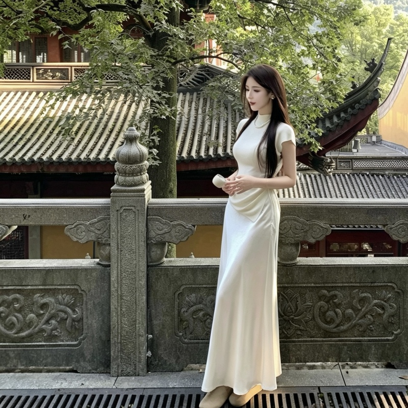 Full of Elegance! Off-White Faux Acetate Satin High-Waisted A-Line Fishtail Skirt, High-End Long Skirt for Women, Suitable for Commuting