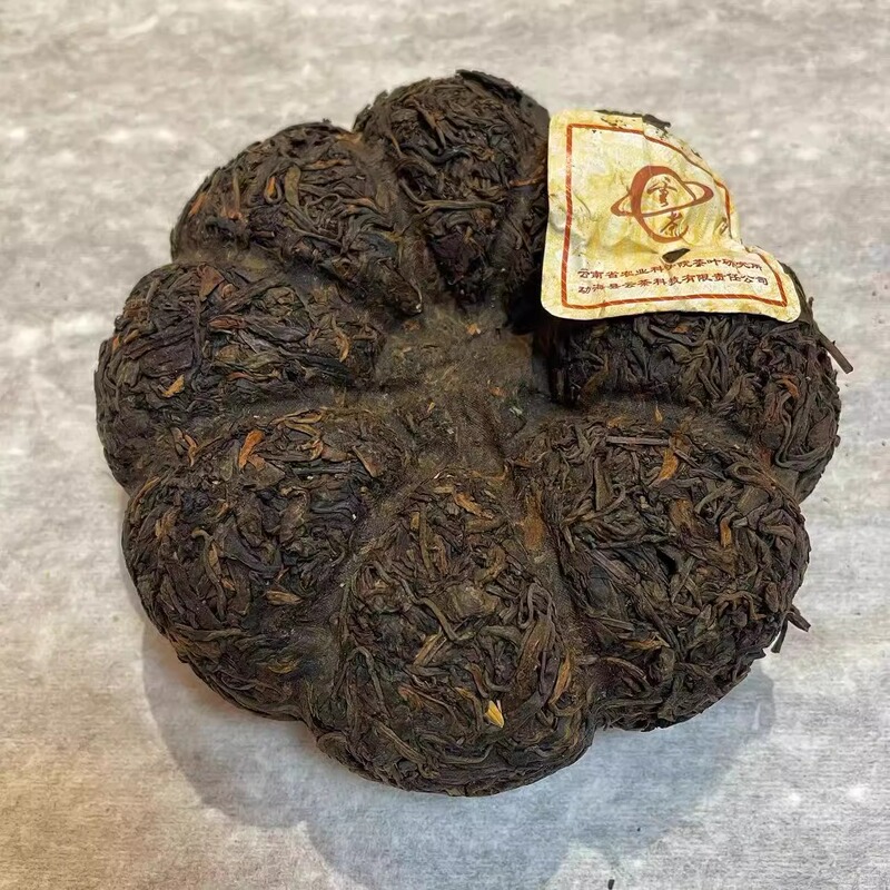 Iceland Pumpkin 2004 Yunnan Tea Institute Cloud Tea Technology Raw Tea 600g Pu'Er Aged Tea Iceland Pumpkin 2004 Yunnan Tea Institute Cloud Tea Technology Raw Tea 600g Pu'Er Aged Tea