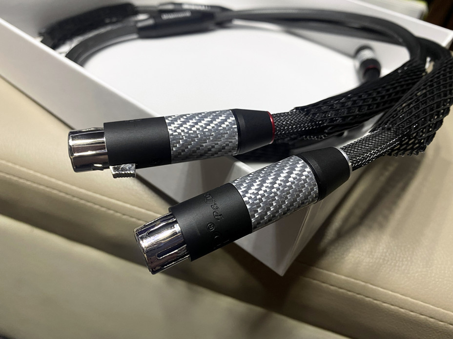 Australia PALIC Diamond Monocrystalline Silver Core Audio Line RCAXLR Fever Signal Line Balance Line